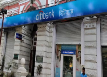 Citigroup has warned of job cuts as part of a sweeping overhaul it unveiled in September, but has said it will estimate the scale of layoffs and cost savings in the current quarter