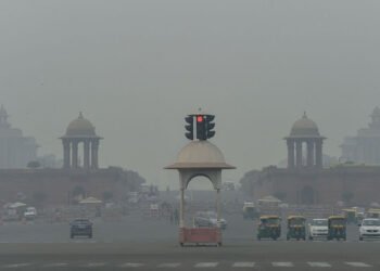 Delhi AQI: Air pollution levels in various areas of Delhi range from 'moderate' to 'very poor'