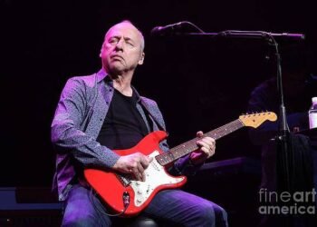 Former Dire Straits frontman Mark Knopfler will auction over 120 guitars and amps from his five-decade career, including the guitar used to record ‘Money For Nothing’ and played at Live Aid in 1985.