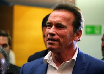 Hollywood action hero Arnold Schwarzenegger was detained at Munich airport for failing to declare an expensive watch.
