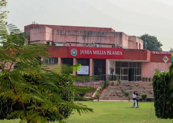 Two to three students at Jamia Millia Islamia raised slogans and showed placards, but were removed from the premises by the university administration.