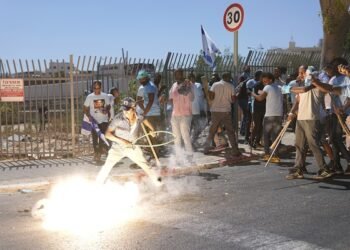 Riots broke out between two rival groups of Eritreans in the Netherlands on Saturday night, said police. The officers also used tear gas to quell the unrest in The Hague.