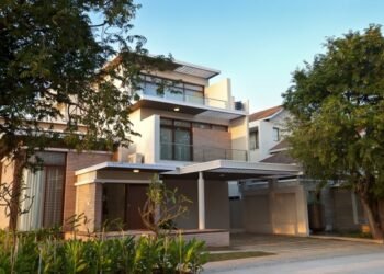 Karnataka Assembly passes BBMP Amendment Bill 2024 reducing property tax penalties by 50%. The bill benefits residents with savings of ₹2,700 crore and exemptions for underprivileged communities.