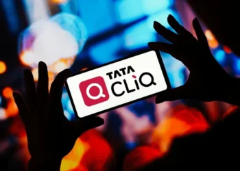 An online shopper, who ordered sneakers from Tata Cliq Luxury received wrong item. The customer appealed to the company to refund the money but the company declined the request. Here's what happened next.